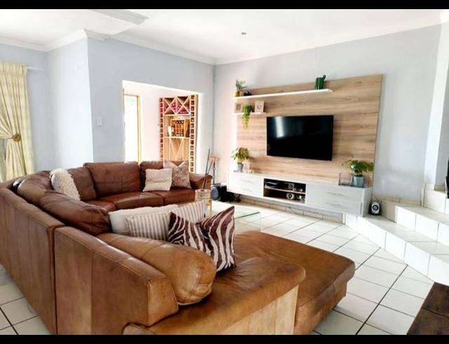 4 BEDROOM HOUSE FOR SALE IN HEUWELOORD